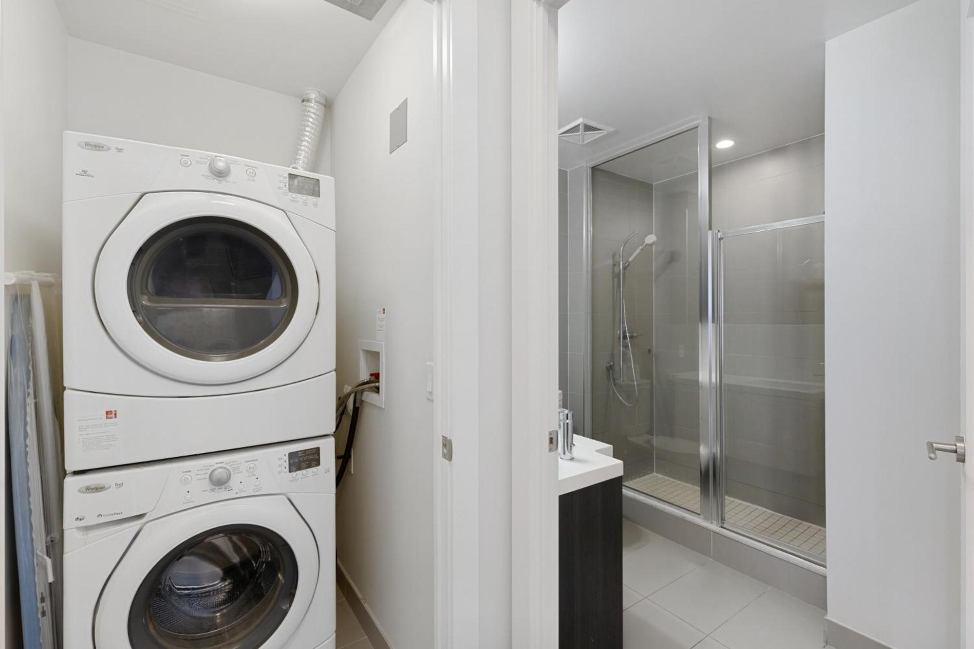 2Bedroom Cn Tower And Water Views - Free Parking - Rooftop Pool Toronto Extérieur photo